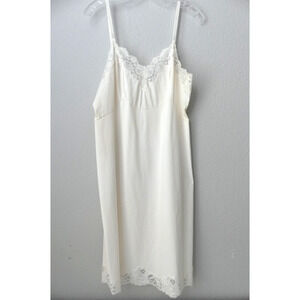 Vintage Vanity Fair Ivory Lace Full Slip Women's Size 38 Roses Nylon 1960's